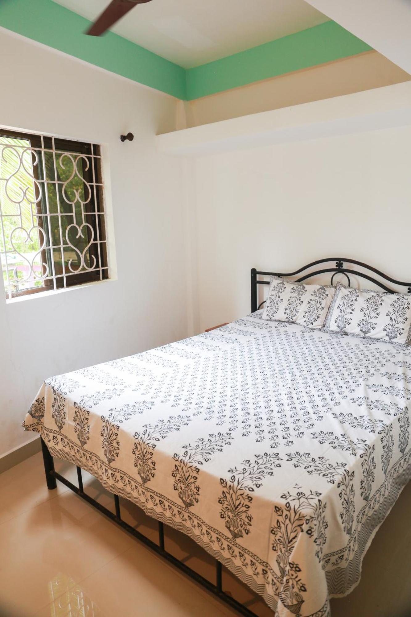 Kumbaya Beachside Hostel & Apartments At Arambol Beach Екстер'єр фото