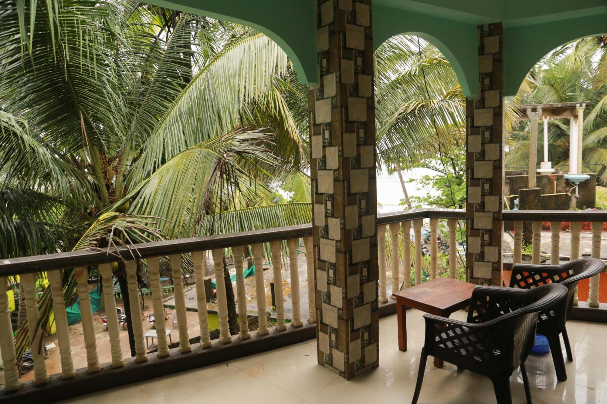 Kumbaya Beachside Hostel & Apartments At Arambol Beach Екстер'єр фото