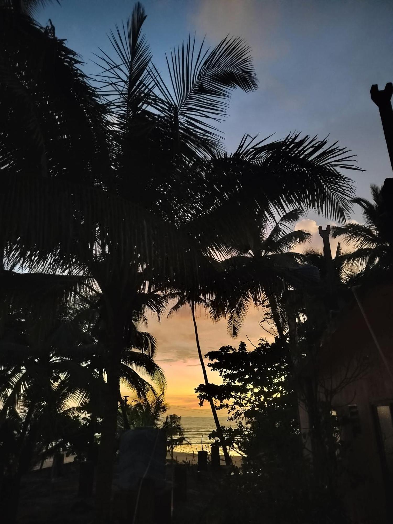 Kumbaya Beachside Hostel & Apartments At Arambol Beach Екстер'єр фото